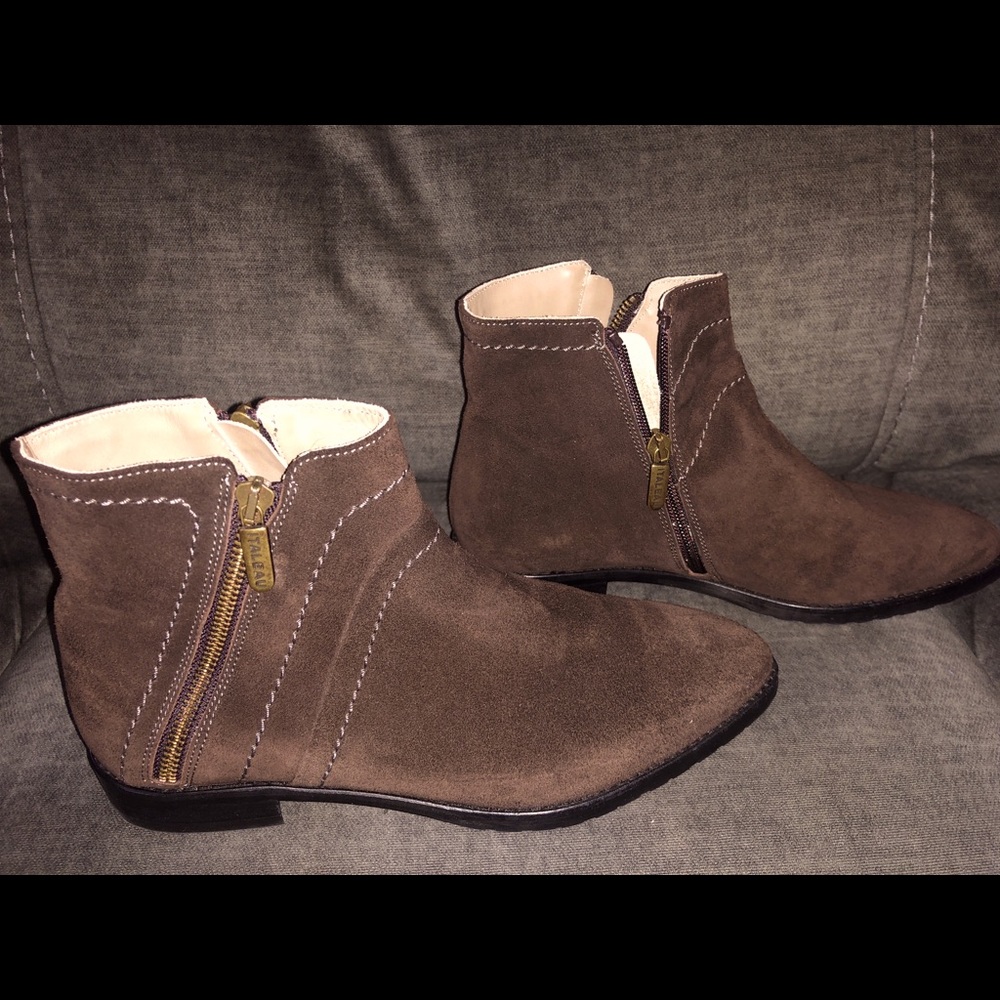 Woman’s 8 Italeau boots from Italy